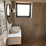 Apartment Land *