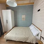 Apartment Land *