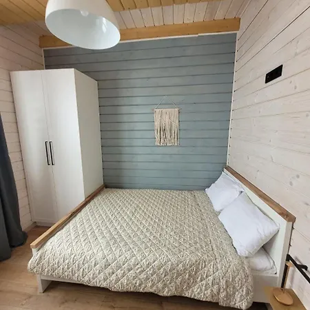 Apartment Land *